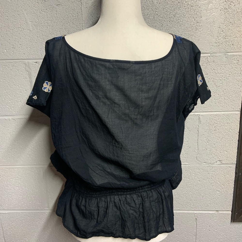 3/$20 SALE!!! Lovely American Eagle Peasant Top Size M - Picture 3 of 4